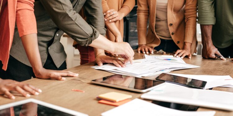 How does social media shape politics and democracy?