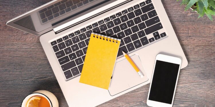 Online earnings: A better option than traditional jobs in Pakistan?