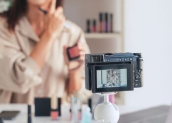 The digital revolution in fashion: Trends, influencers, and sustainability